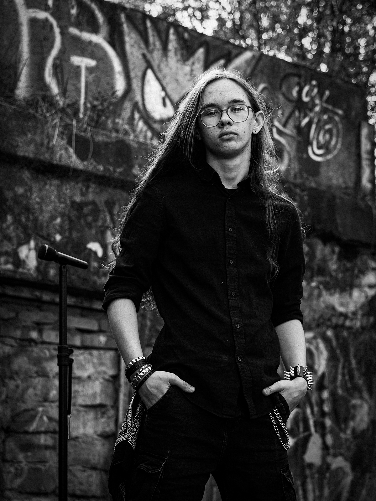 Julian Jankowski, wokalista zespołu HOLLOW REMAINS